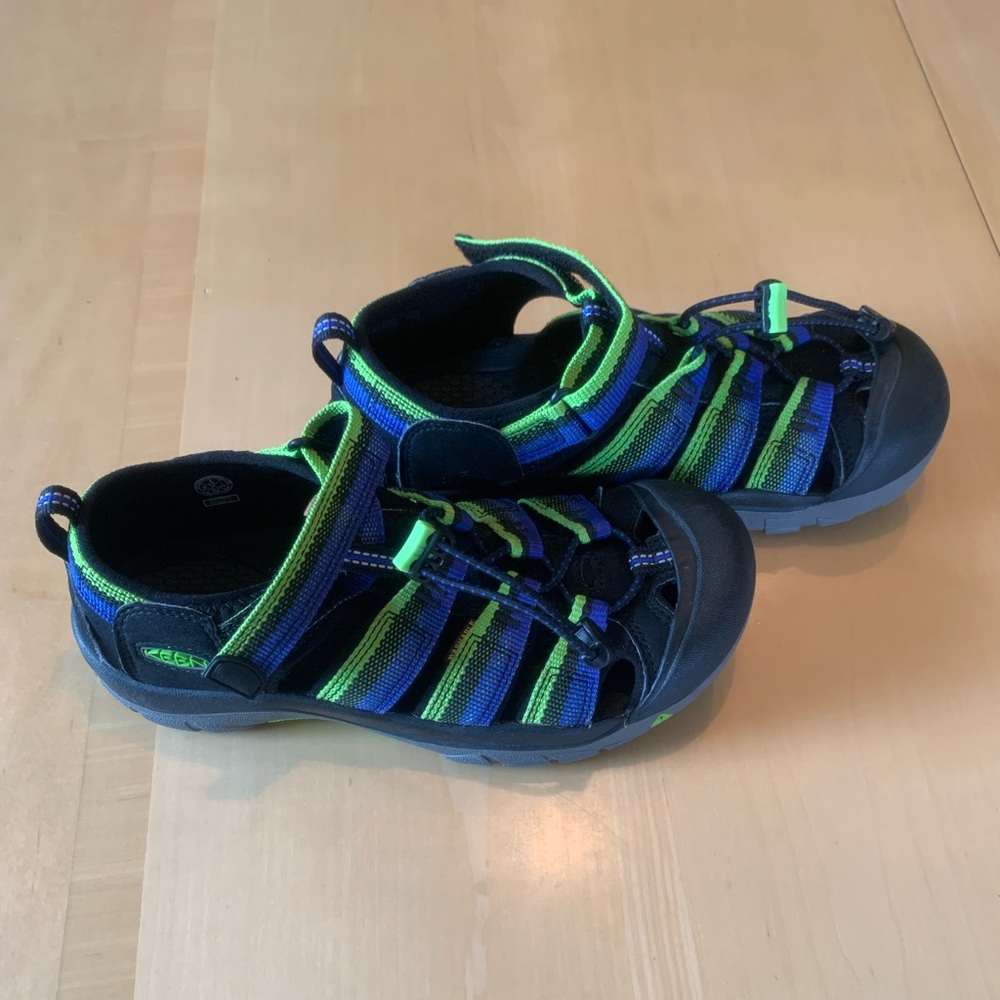 Boys Keen Sandals Size 4Y